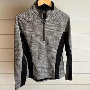 Athleta Women’s Snowscape Gray Quilted 1/2 zip Pullover Size Medium Athletic top